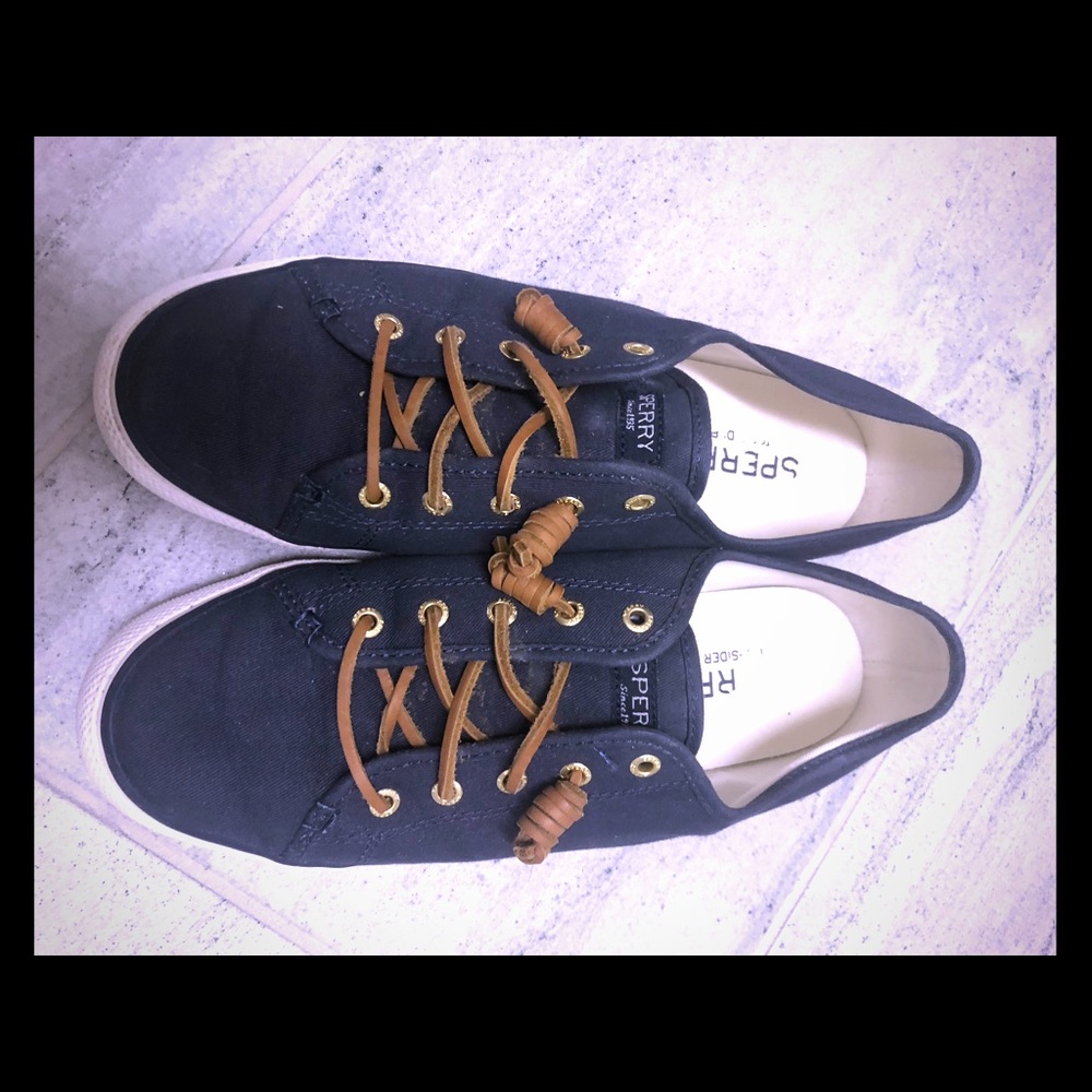 Sperry canvas sneaker size 9 navy blue